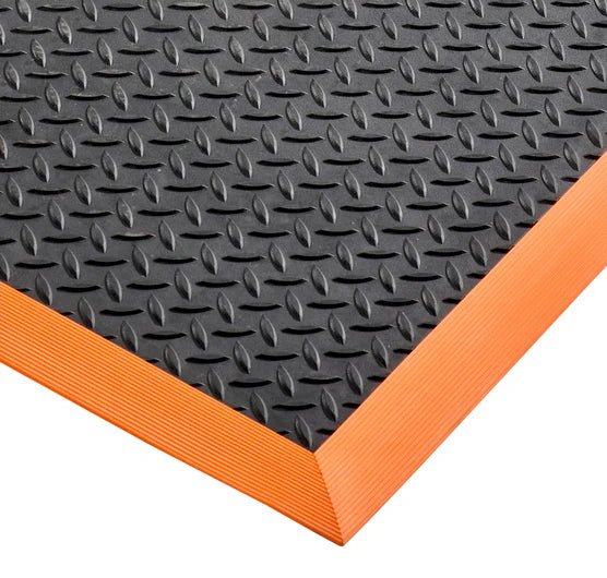 Cushion Flex® oljeresistent avlastningsmatte, Black/Orange - RUBBERMAN