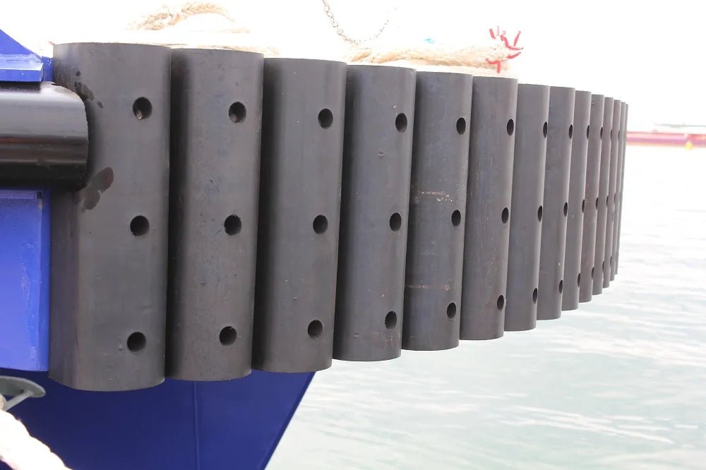 D - Fend Gummifender, hul 40x25mm - RUBBERMAN